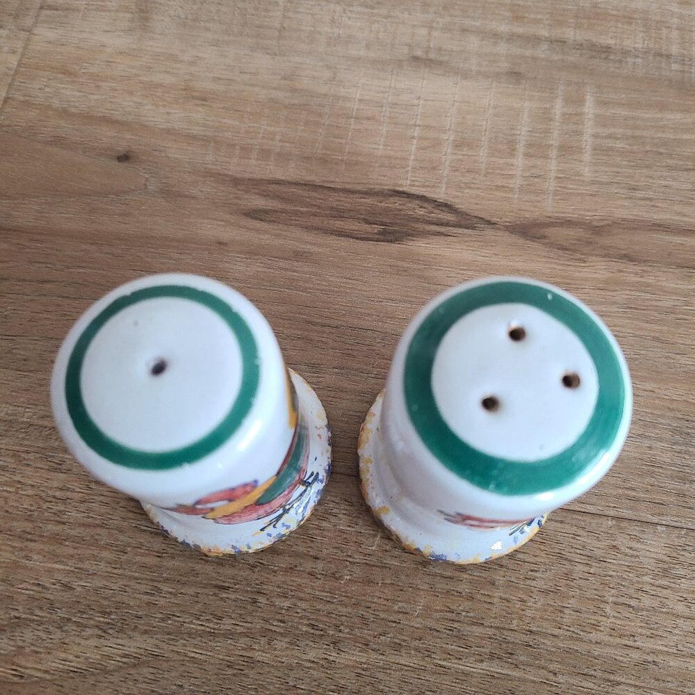 Vintage hand painted salt &pepper shakers with rooster and hen. - Picture 2 of 6